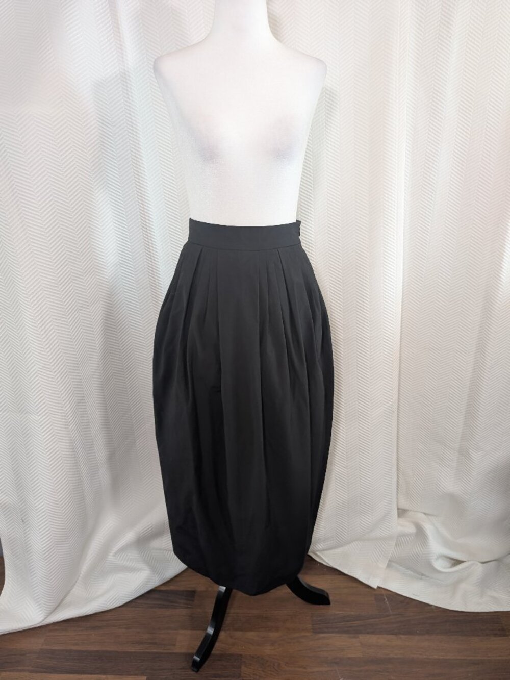 RW&CO High‑Rise Straight Black Midi Skirt Pleated Pockets est. XS to Small Chic